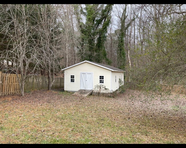 Building Photo - Spacious Ranch House in North Raleigh