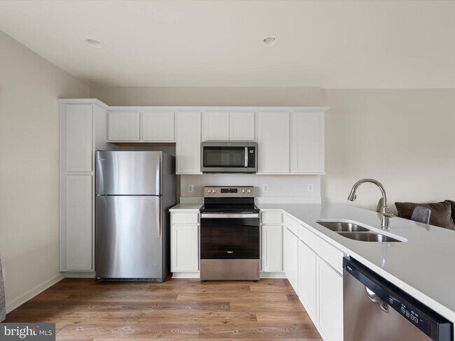 Building Photo - 113 Heyford Dr