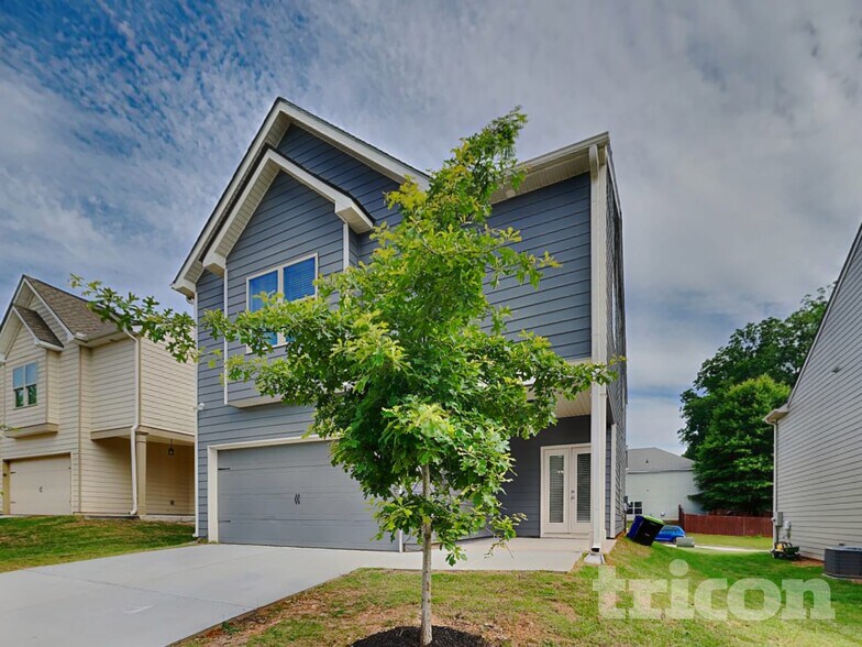 Building Photo - 207 Stillwood Dr