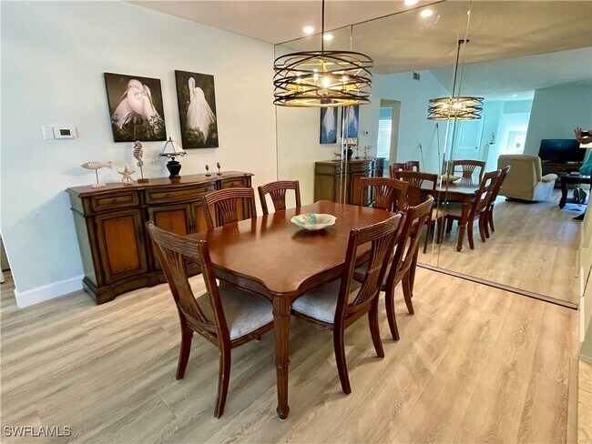 Building Photo - 784 Willowbrook Dr