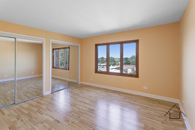 Building Photo - 6540 W Irving Park Rd