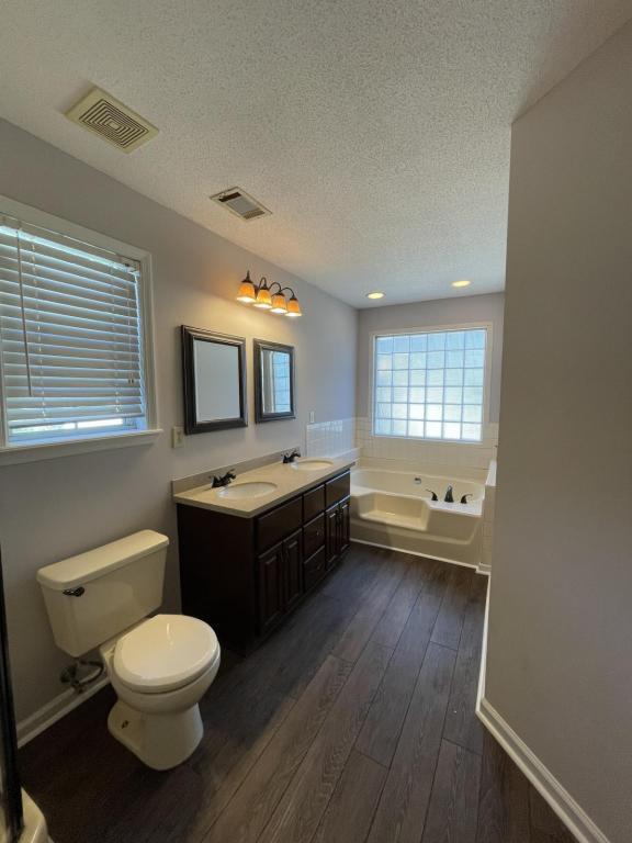 Building Photo - 102 S Gala Ct