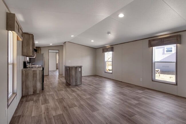 Building Photo - 105 E Briar Dr