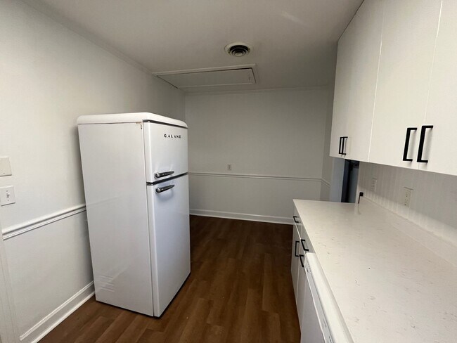 Building Photo - Charming 2 bedroom/ 1 Bath home minutes to Downtown Franklin, dog friendly, fenced yard