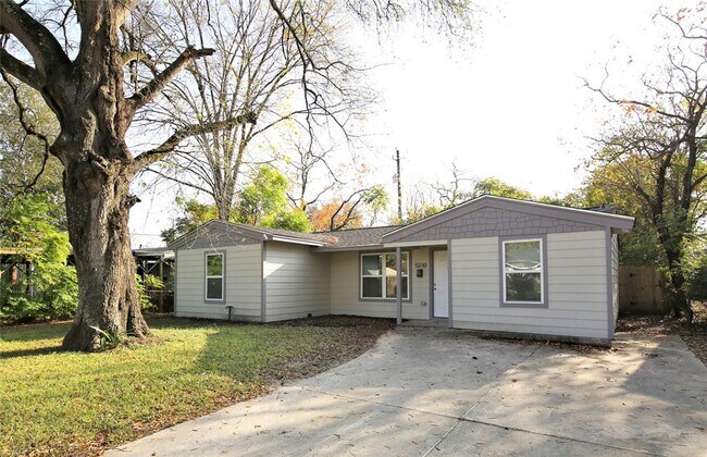 Primary Photo - 5230 Pensdale St