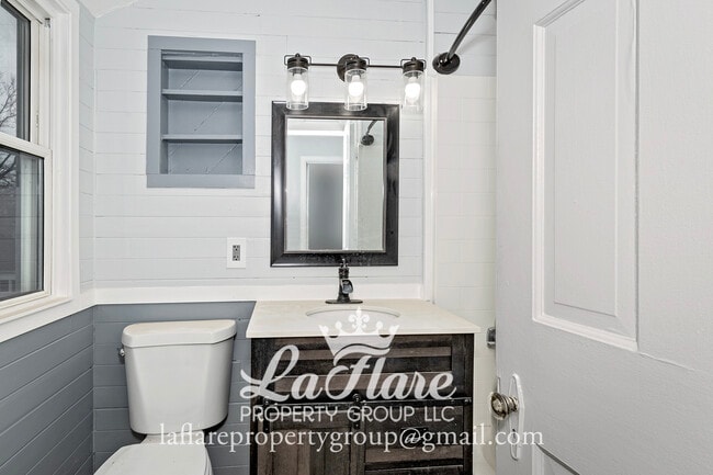 Building Photo - 4456 N Haven Ave