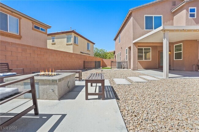 Building Photo - 9304 Golden Lad Ave