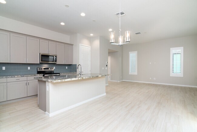 Building Photo - 901 S Smith Rd