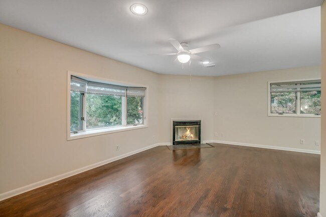 Building Photo - 8 Waibel Dr