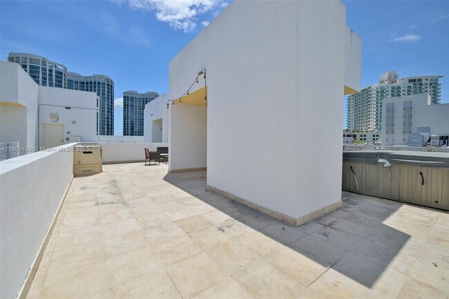 Building Photo - 3339 Virginia St