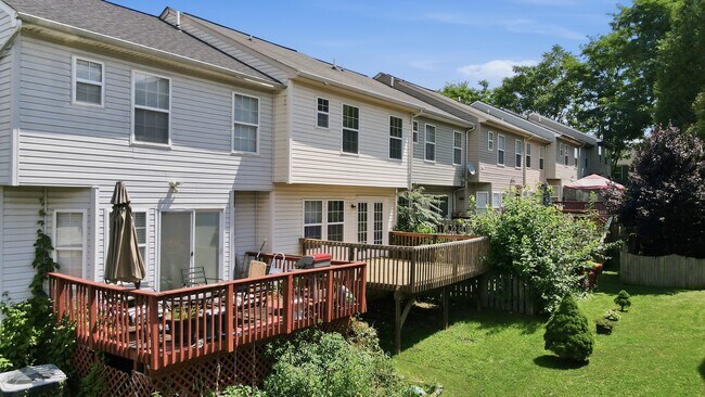Building Photo - 10 Crabapple Ct