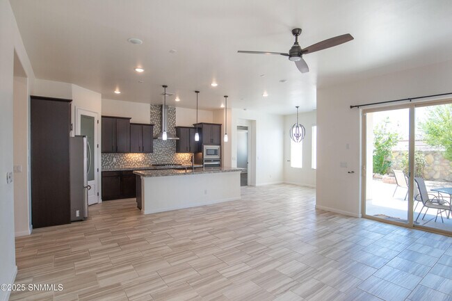 Building Photo - 3718 Golden Echo Lp