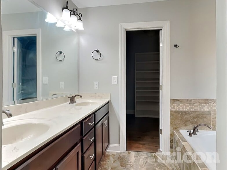 Building Photo - 207 Runnel View