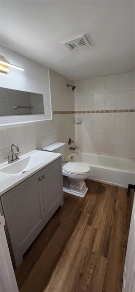 Building Photo - 15221 NE 6th Ave