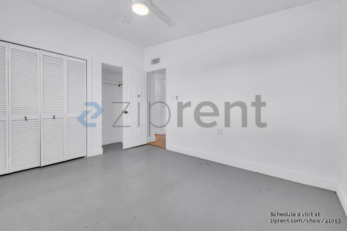 Building Photo - 745 E Loyola Dr