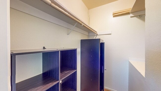 Building Photo - Rent Special! $100 off every month for duration of 1 year lease if moved in by February 1st! 2 St...