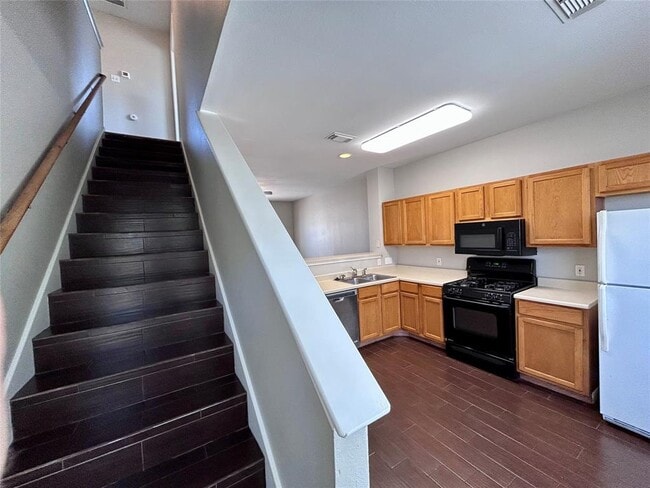 Building Photo - 2707 Westhampton Ct