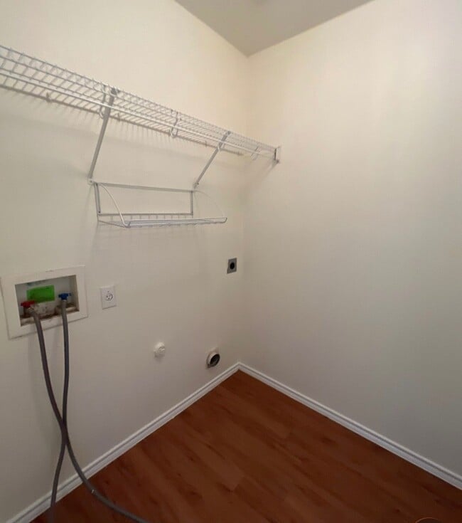 Building Photo - 940 Goldenrod St