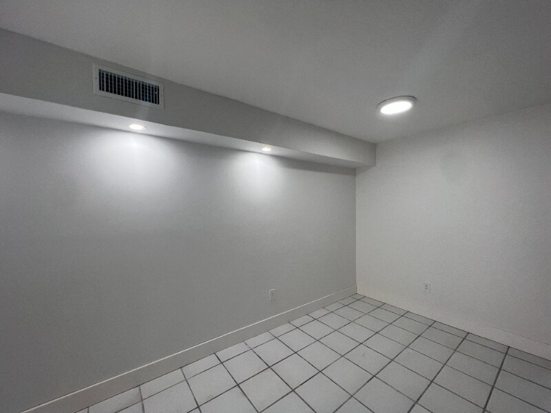 Building Photo - 1021 Adams Ave