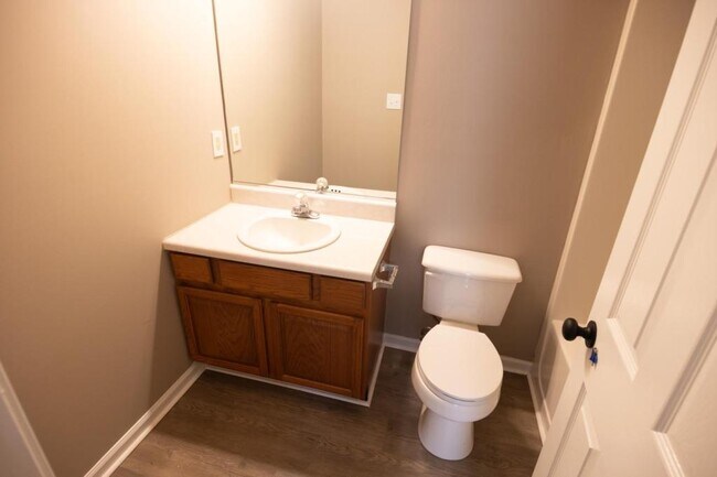 Building Photo - 130 Hawthorne Oaks Way