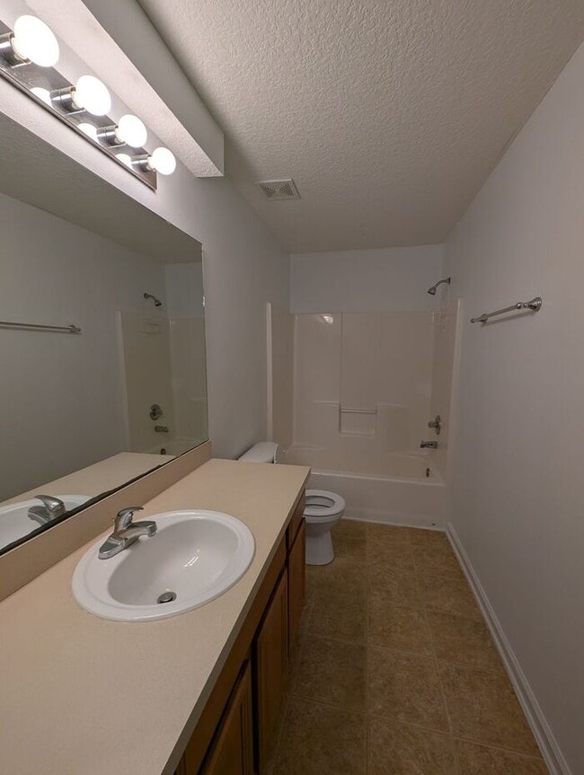 Building Photo - 546 Scrub Jay Dr