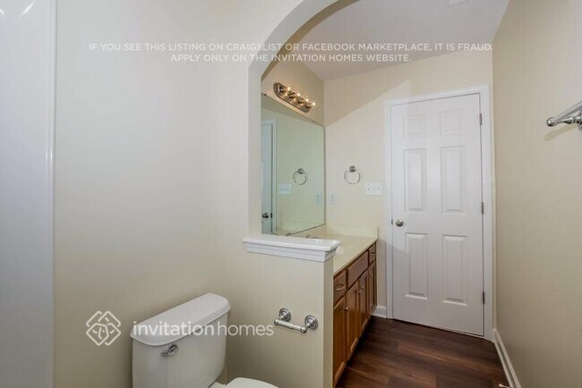 Building Photo - 1420 Bottle Brush Ln