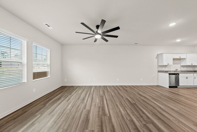 Building Photo - 2058 Gln Xing Dr