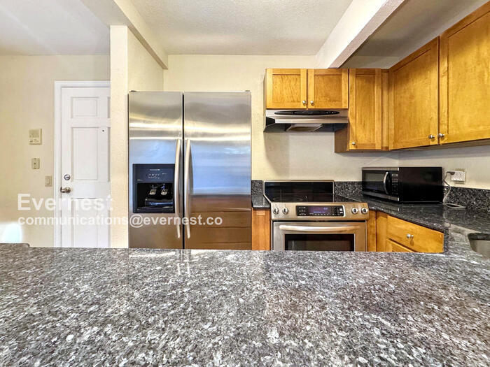 Building Photo - 777 Poplar Ave