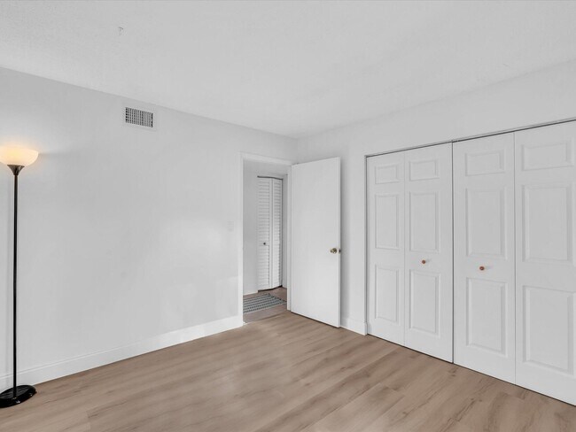 Building Photo - 524 Osprey Dr