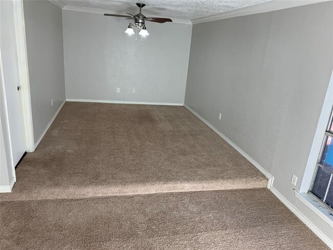 Building Photo - 13102 Sherwood Oaks Dr
