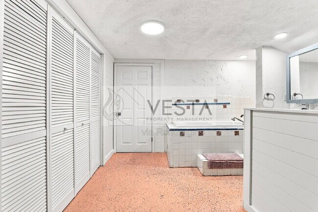 Building Photo - 100 Shannondoah Dr