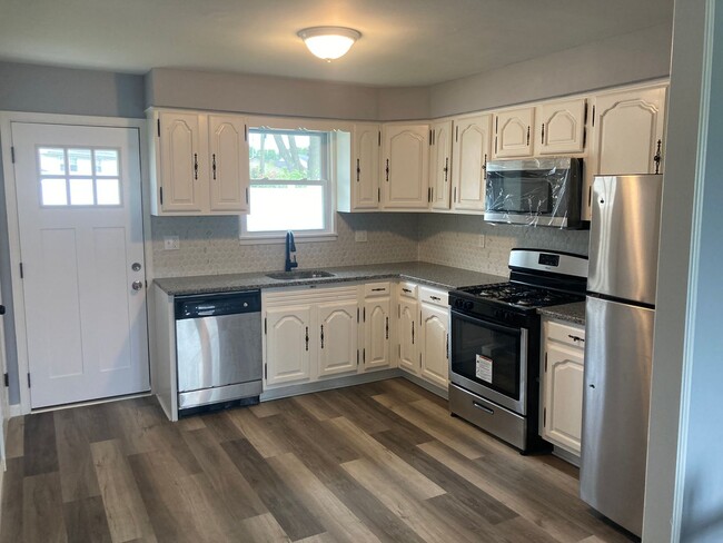 Building Photo - Bensalem 3 bedroom 1 bath + Basement near ...