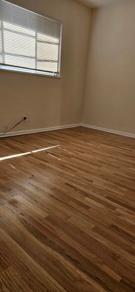 Building Photo - 2022 N Commonwealth Ave