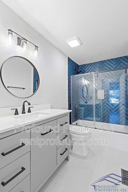 Building Photo - 19300 SW Hennig St