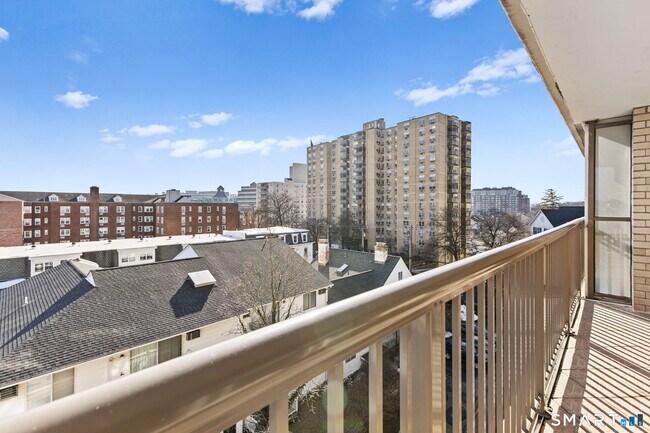 Building Photo - 65 Glenbrook Rd