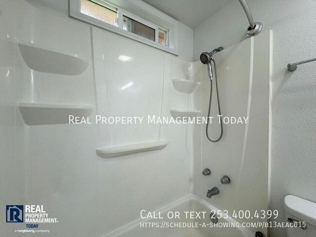 Building Photo - 7619 Douglas St W