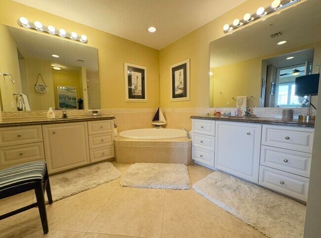 Building Photo - 14 Harbour Isle Dr W