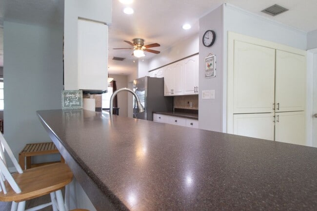 Building Photo - 77 Cardinal Dr