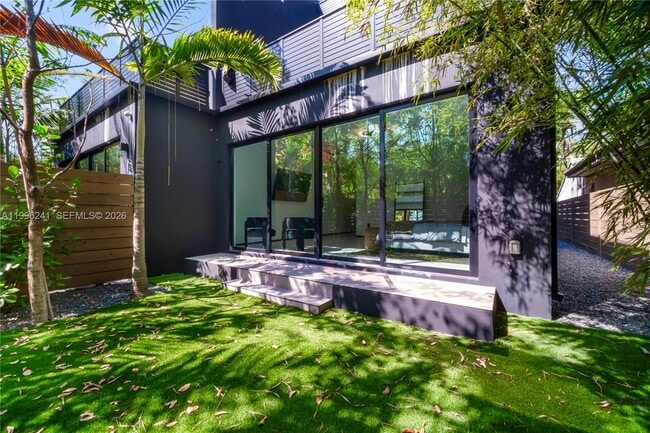 Building Photo - 420 SW 15th Rd