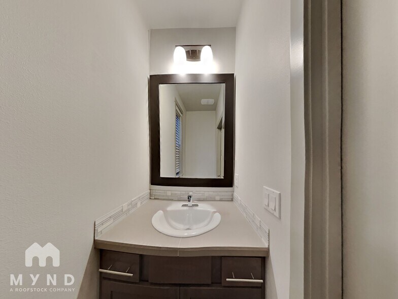 Building Photo - 1217 NW Benton St