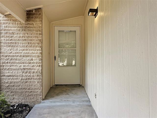 Building Photo - 4421 Mayflower Dr