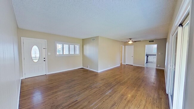 Building Photo - Lovely 3 Bed 1.5 Bath House in Whittier!