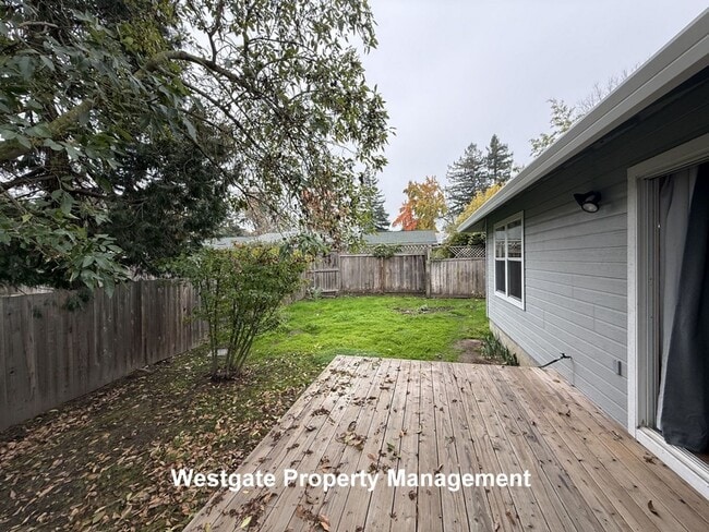 Building Photo - 821 B St