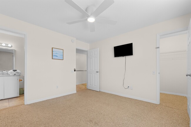 Building Photo - 109 B St