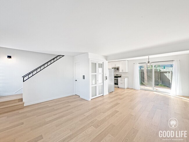 Building Photo - Modern Coastal Living in Solana Beach