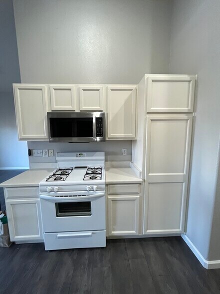 Building Photo - 6385 Dan Blocker Ave