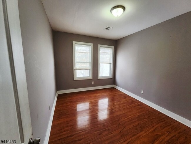 Building Photo - 146 Hollywood Ave