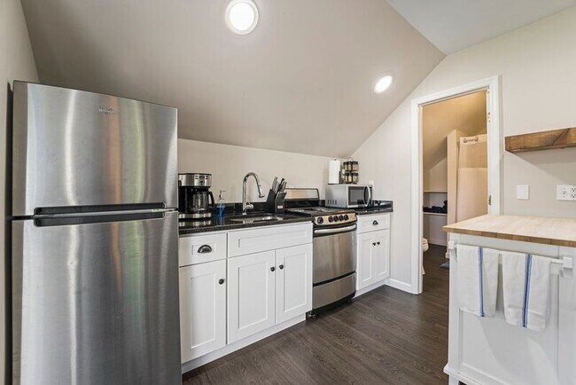 Building Photo - 1439 NY-9P