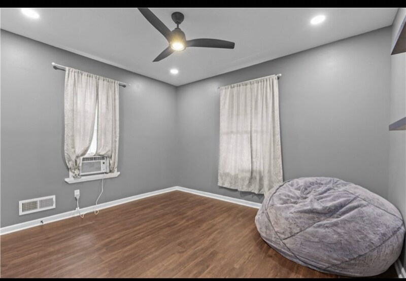 Building Photo - 376 Maple Ave