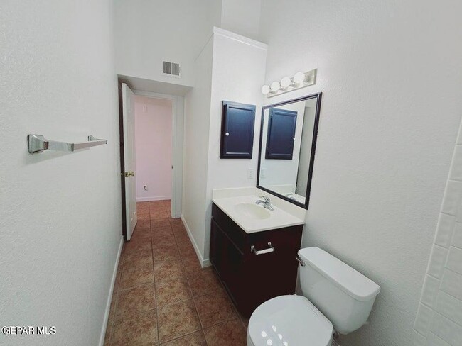 Building Photo - 7219 Oval Rock Dr